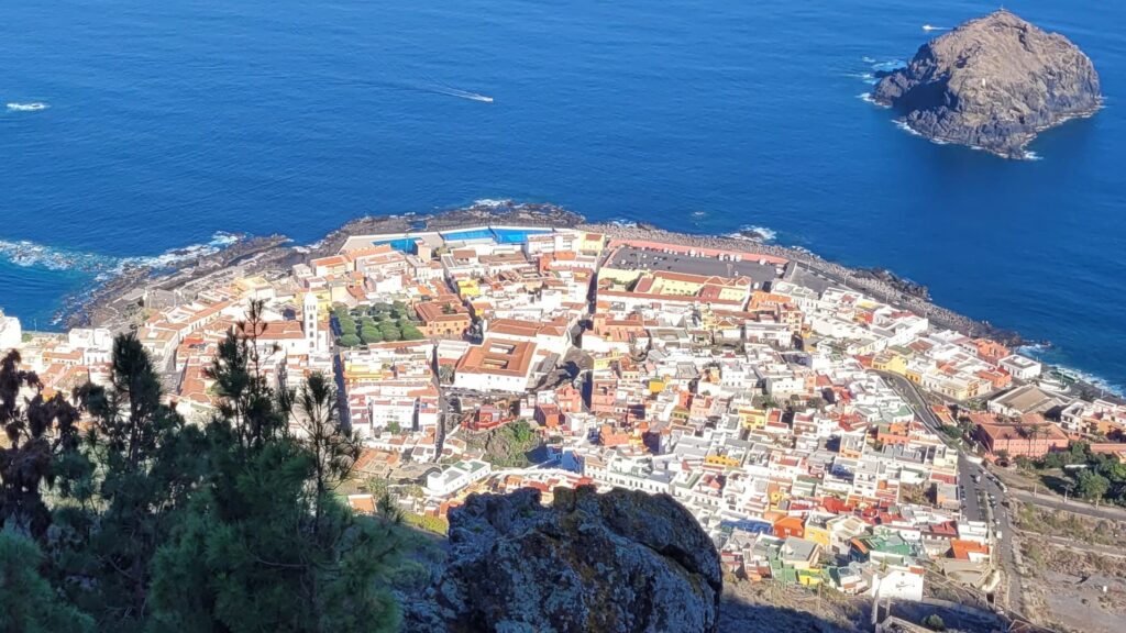 Une vue de Garachico depuis le haut de la randonnée au dessus de la ville